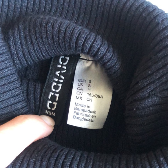 H&M black ribbed turtleneck - Picture 3 of 3